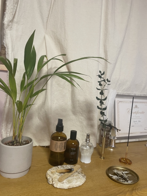 首こりは、ココロの疲れ。優しくゆっくり回してみよう。